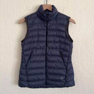 Mountain hardware women’s down puffer vest size extra small navy blue